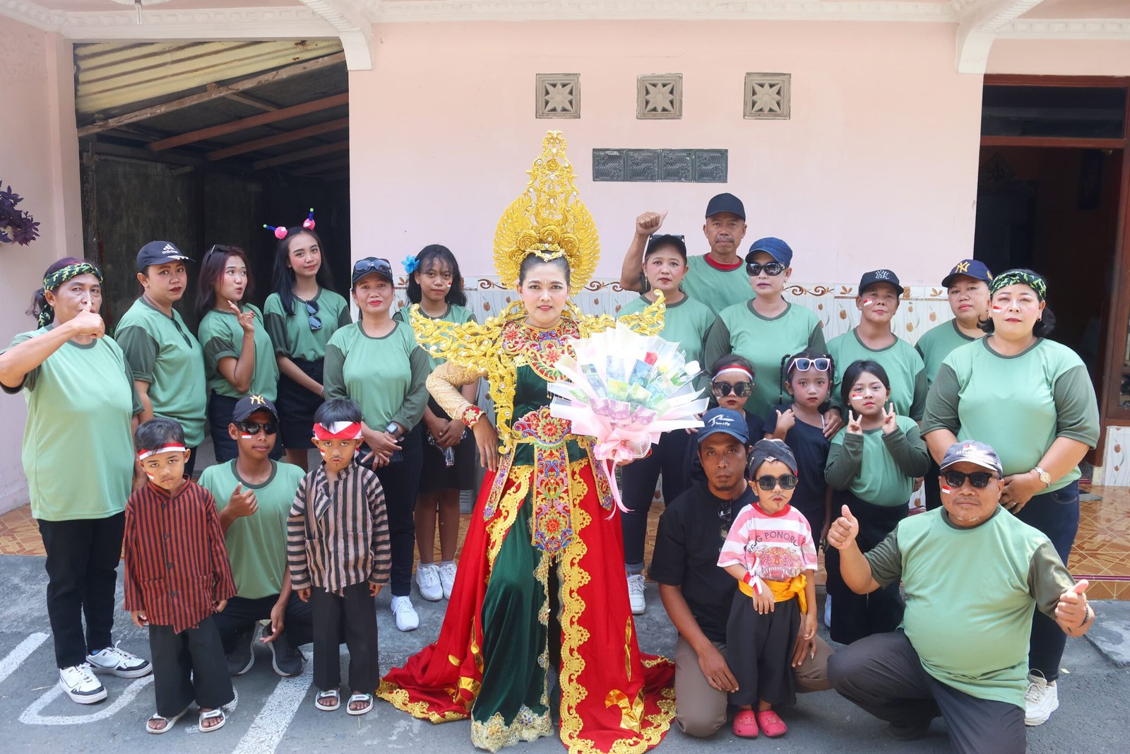 Karnaval Lingkungan Bence Berlangsung Spektakuler, Beragam Kreativitas Menarik dari Peserta