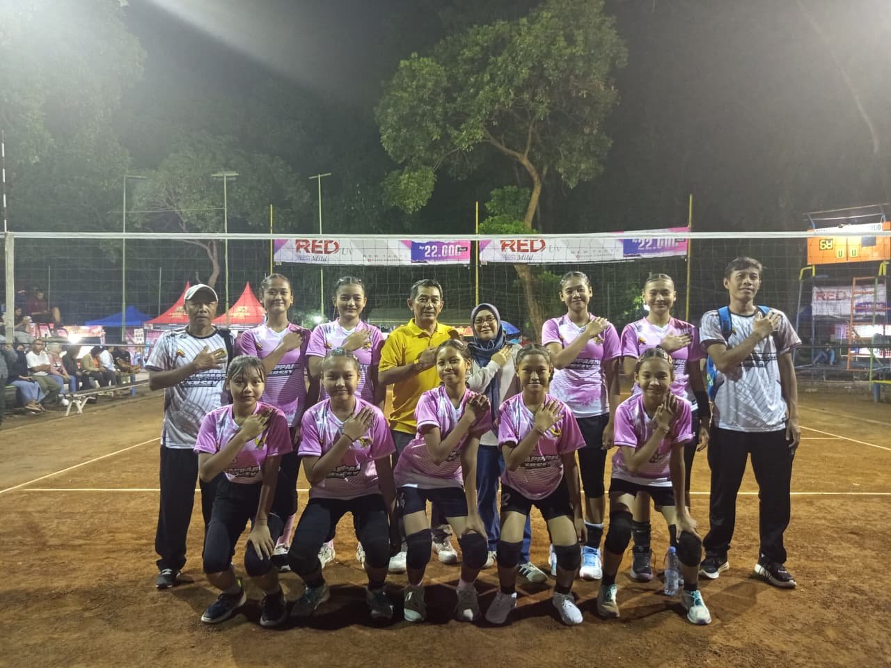 Lurah Pakunden Dampingi Tim dan Beri Motivasi di Turnamen Bola Voli Piala TP PKK Kecamatan Pesantren