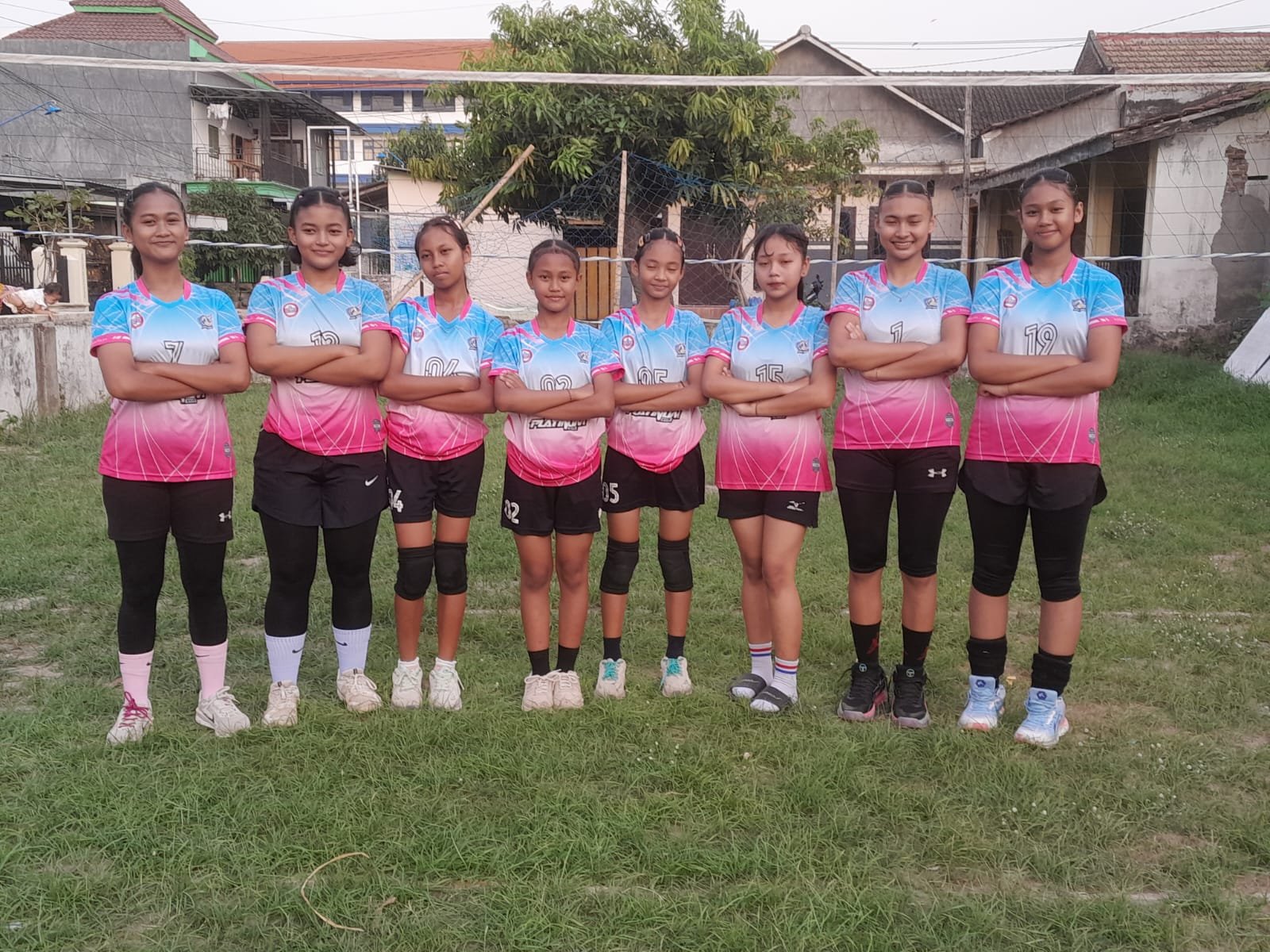 15 tim mengikuti TM turnamen Bola Voli putri Piala PKK Kecamatan Pesantren.