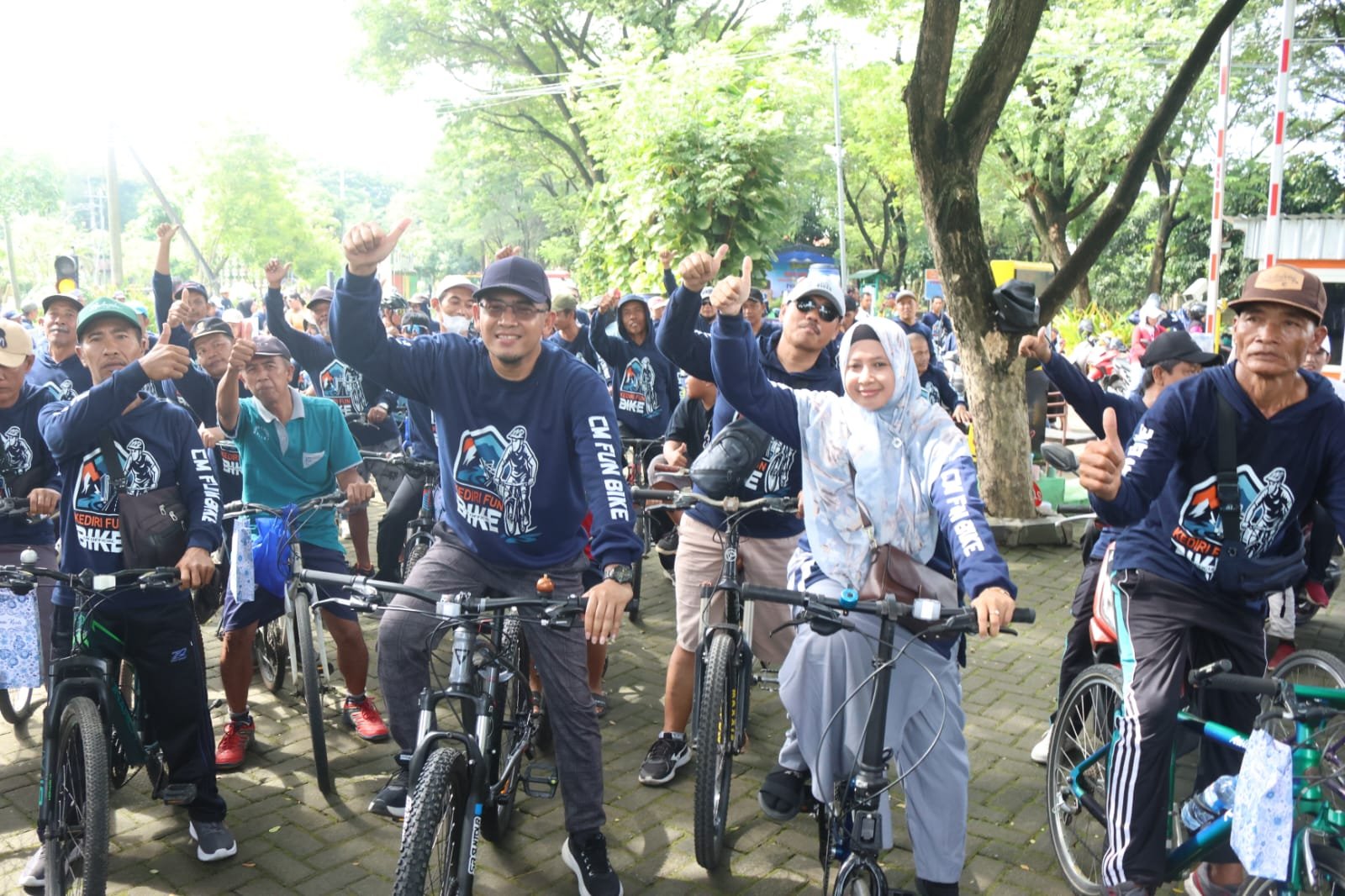 Merakyat, Anggota DPRD Kota Kediri, Choirudin Mustofa Serap Aspirasi Masyarakat dengan Goes Sepeda Sehat