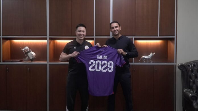 Persik Kediri Resmi Perpanjang Kontrak Ezra Walian Hingga 2029