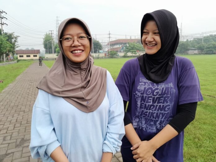 Bazar Takjil Pinggir Jongging Track Lapangan Bence Mulai di minati dara dara Catik saat Berolah Raga.