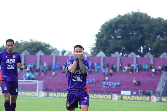 Ernesto Gomez Tampil Impresif di Laga Debut, Cetak 1 Gol dan Raih Player Of The Match