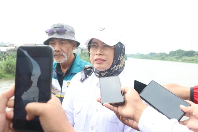 Jaga Kelestarian Cagar Budaya dan Sukseskan Gerakan Nasional Indonesia Asri, Pemkot Kediri Bersihkan Sampah di Kaki Jembatan Lama