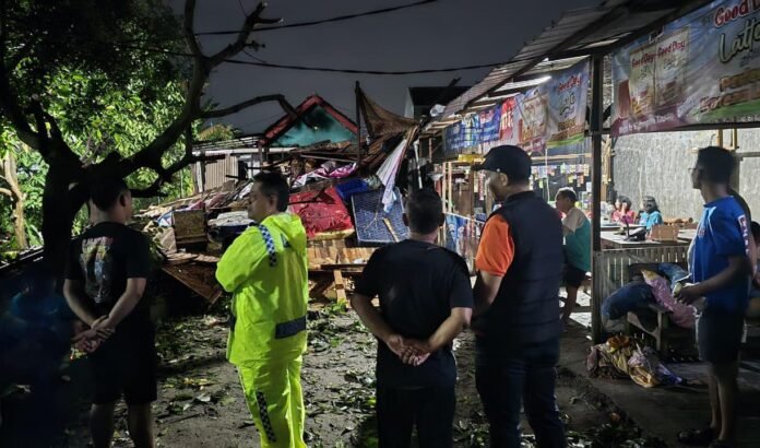 BPBD Gerak Cepat, Dampak Hujan Lebat 1 Rumah dan Warung di Kota Kediri Rusak Berat