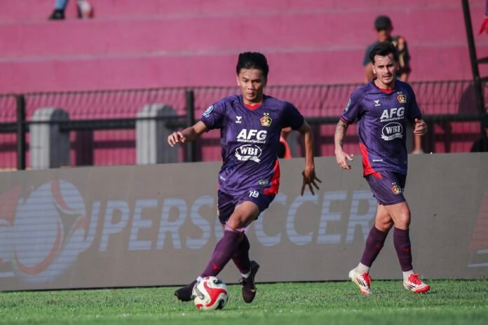 Pemain Muda Persik Kediri, Rendy Sanjaya Meraih Penghargaan POTM, Usai Tampil Impresif Hadapi Persita