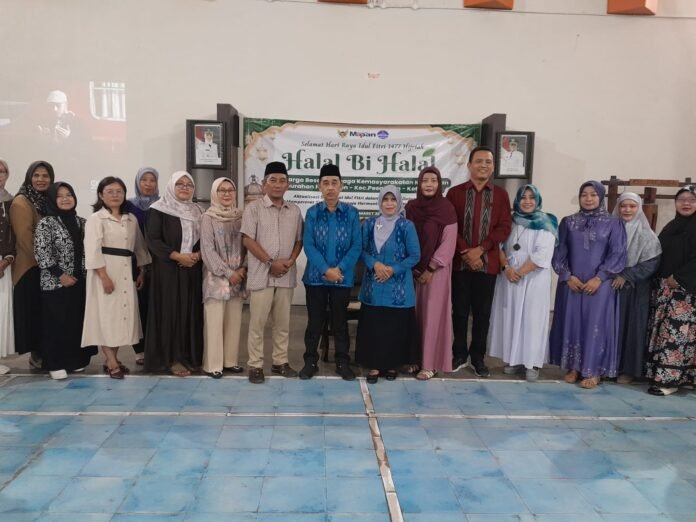 Camat Pesantren Yudi Kuntjoro menghadiri Gelaran halal bi halal di Kelurahan Pakunden.