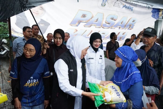 Gubernur Khofifah Salurkan Bansos Rp 1,819 Miliar di Kota Kediri, Perkuat Perlindungan Sosial dan Kemandirian Ekonomi Masyarakat Rentan