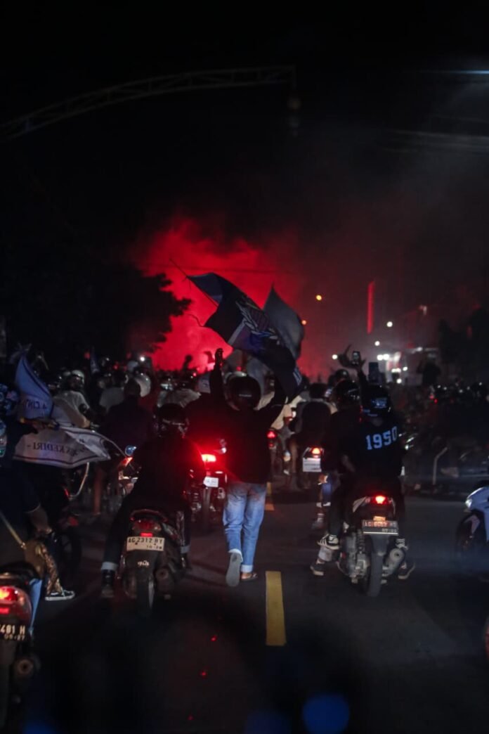 Ribuan Persikmania Kawal Tim Kebanggaan Usai Menangi Laga Derby Jatim Hadapi Arema FC