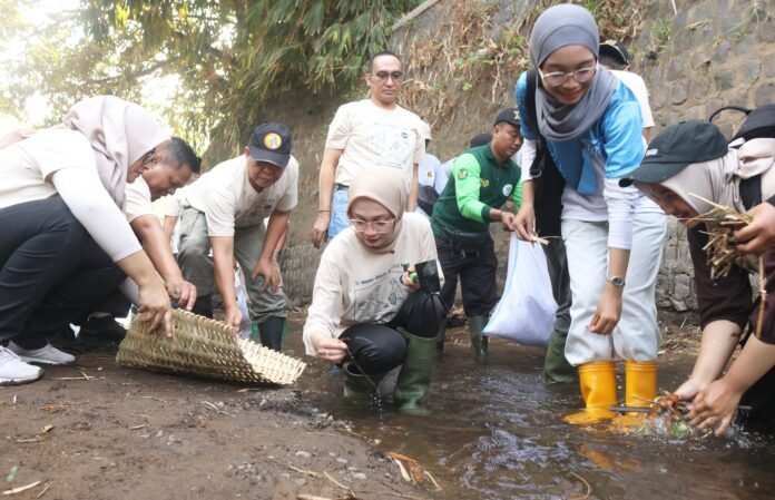 Peringati Hari Lingkungan Hidup Sedunia, Wali Kota Kediri Ajak Warga Pulihkan Kesehatan Sungai Kedak