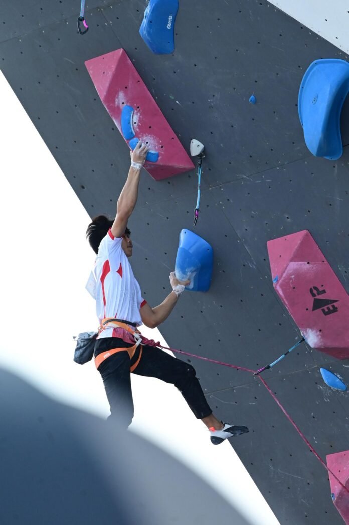 Putra Tri Ramadani, Atlet Kota Kediri Raih Medali Emas di World Climbing Series Praha, Ceko