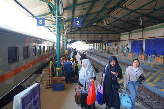 Diskon Tiket 30 Persen, Dongkrak Mobilitas Masyarakat saat Libur Sekolah Melalui Kereta Api