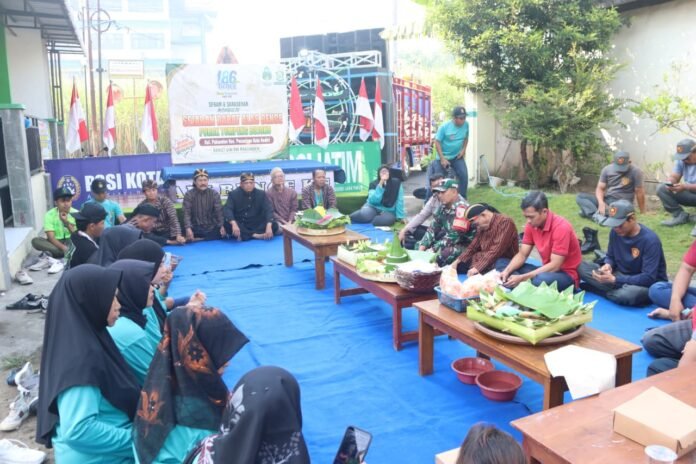 Tradisi Bersih Desa Lingkungan Bence Diwarnai dengan Bedah Buku Asal Muasal Lingkungan