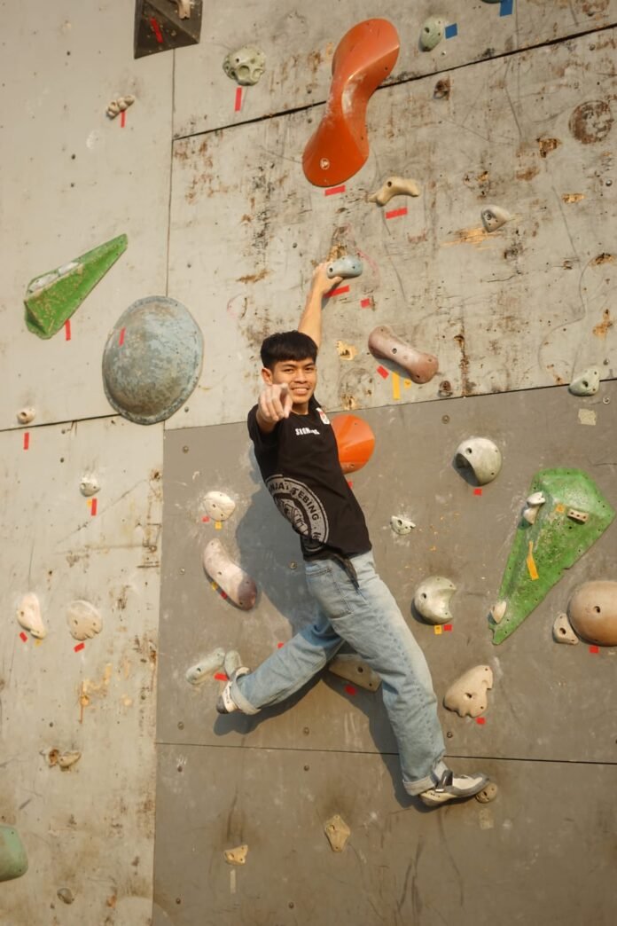 Peraih Medali Emas World Climbing Series Praha, Putra Tri Ramadani Pulang Kampung Kediri