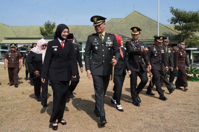 HUT ke-81 TNI, Mbak Wali Perkuat Sinergi Bersama TNI untuk Masyarakat.